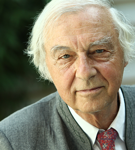 Portrait photograph of Professor Robert Huber.