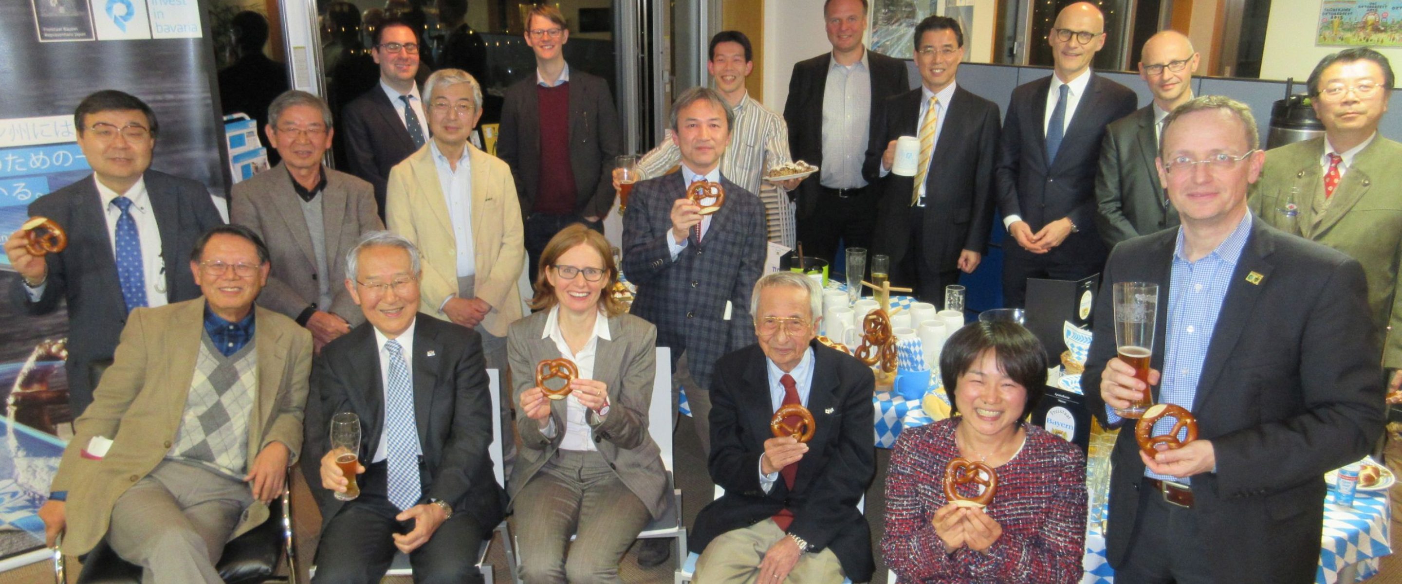 Am 6. Dezember 2017 haben die japanischen TUM-Alumni in die bayerische Repräsentanz in Tokyo eingeladen. Sie feierten nicht nur das 10. Jahrestreffen der japanischen Alumni-Gruppe, sondern stießen auch auf den 150. Geburtstag der TUM an und gaben den Startschuss für die Alumni-Jubiläumsreihe „Dine Around the World“ (Bild: Yukou Mochida).