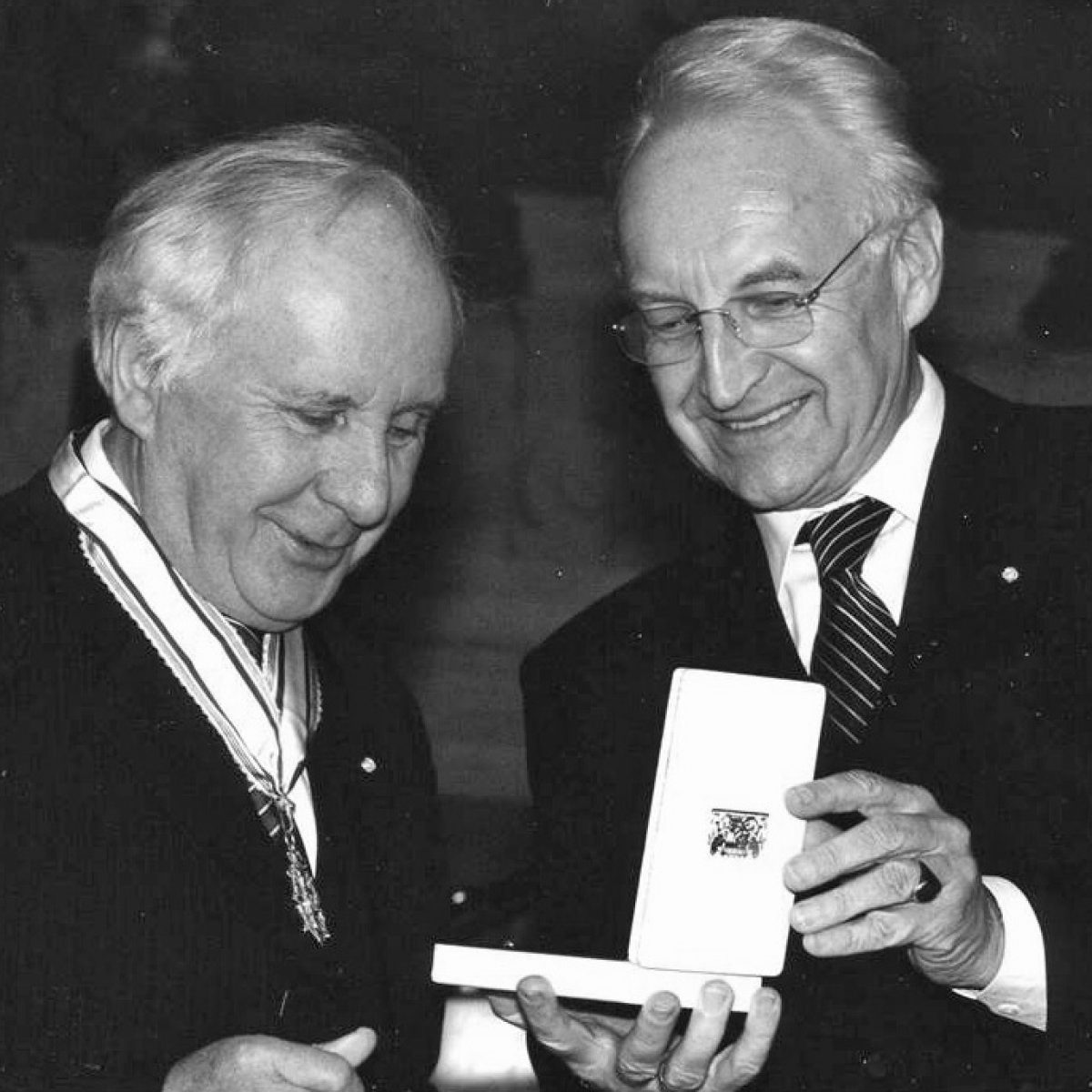 TUM Emeritus of Excellence Franz Mayinger with Edmund Stoiber.