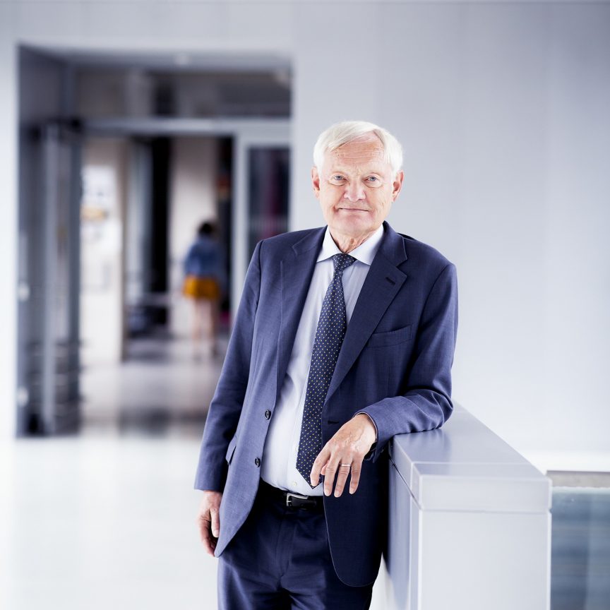 Portrait picture of TUM Alumni Joachim Frank.
