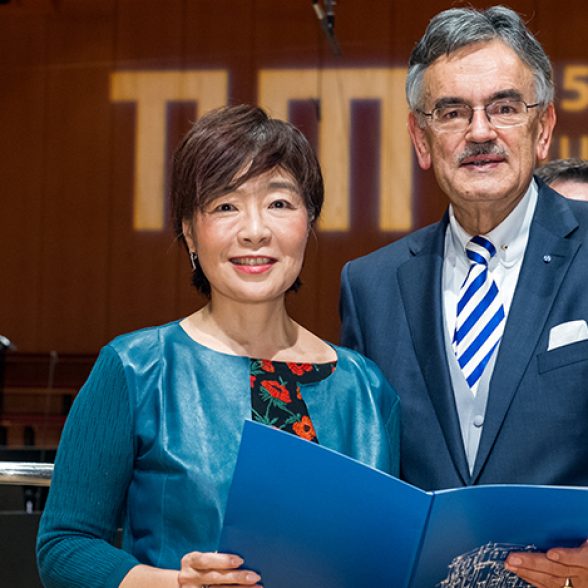 Prof. Toshiko Takenaka is appointed a TUM Ambassador by TUM President Wolfgang A. Herrmann.