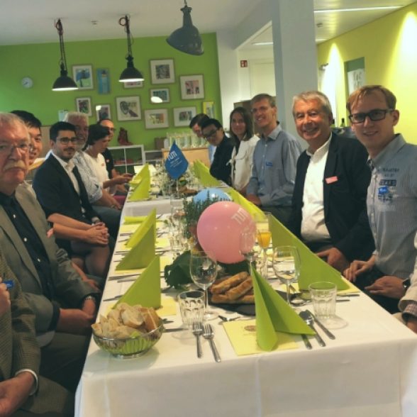 TUM Alumni beim gemeinsamen Abendessen in München