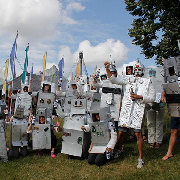 Das Team RoBooter gewann den Preis für die originellste Mannschaft beim Drachenbootrennen der Universitäten 2019 auf dem Olympiasee in München.