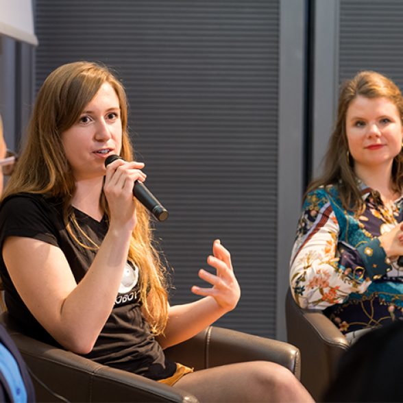 The three speakers discuss with one another on the podium at the 2019 Women of TUM Talks.