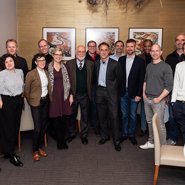 Gruppenfoto der TUM Alumni mit Vizepräsidentin Juliane Winkelmann.