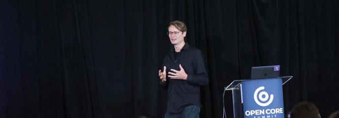 2019 fand in San Francisco die erste jährliche Konferenz für die kommerzielle Nutzung von Open-Source-Software statt. Als ausgewiesener Experte hielt TUM Alumnus Tobias Knaup einen Vortrag auf der Eröffnungsveranstaltung des Open Core Summit