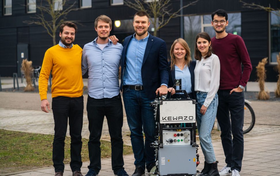 Mit seinem Start-up will Artem Kuchukov die Baulogistik-Branche revolutionieren. Das Bild zeigt das internationale und interdisziplinäre Gründungsteam aus TUM Alumni: v.l.n.r. Leonidas Pozikidis, Sebastian Weitzel, Artem Kuchukov, Ekaterina Grib, Eirini Psallida, Alimzhan Rakhmatulin (Bild: Simon Kratzer).