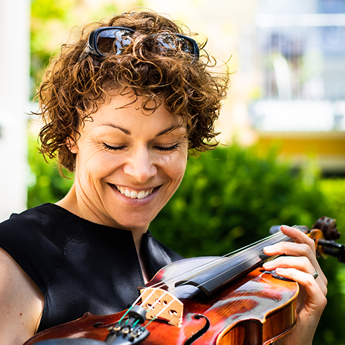 Susanne Großkurth mit ihrer Viola.