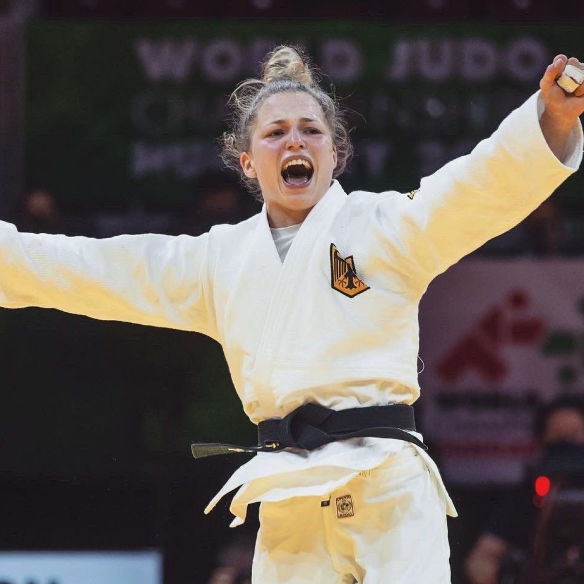 TUM Studentin Theresa Stoll gehört im Judo zur Weltklasse. Das Bild zeigt sie nach dem Sieg im Kampf um Bronze gegen die amtierende Weltmeisterin bei der Weltmeisterschaft in Budapest 2021