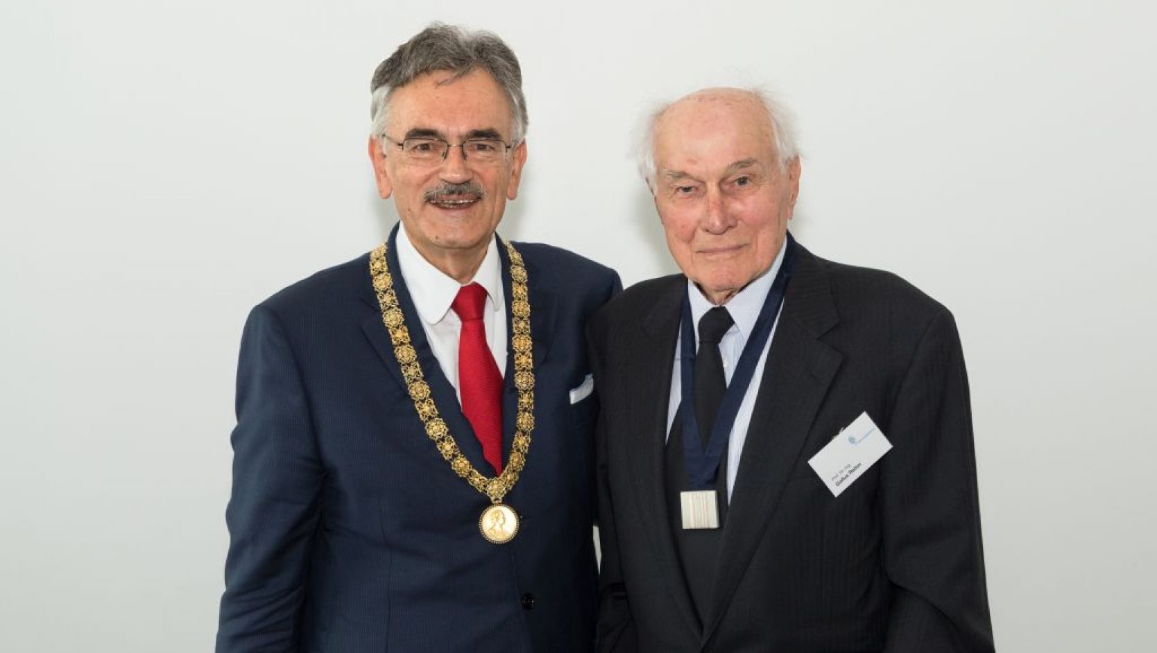In 2018, the then TUM President Prof. Dr. Wolfgang A. Herrmann awarded Dr. Gallus Rehm the title of Honorary Senator (Photo: Uli Benz/TUM).
