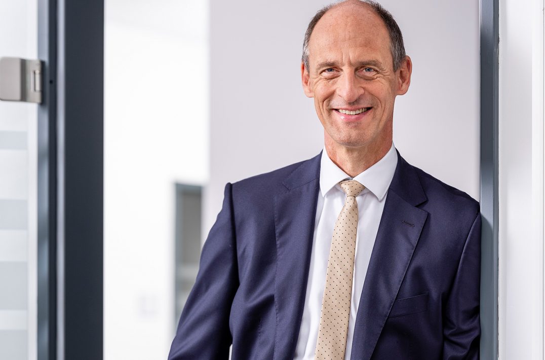 Portrait of TUM alumnus Klaus Richter.