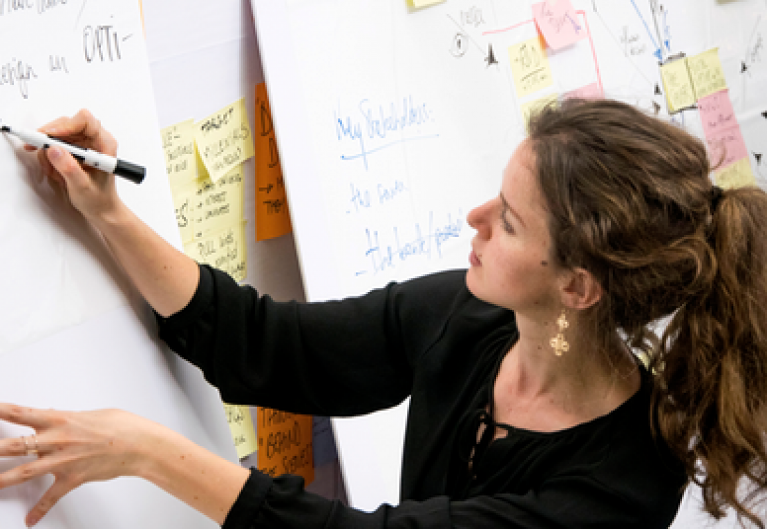 Portrait photo of TUM alumna Diana Schneider.