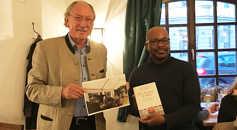 TUM Alumnus Uchendu Eugene Chigbu und der ehemalige TUM-Professor Dr. Holger Magel.