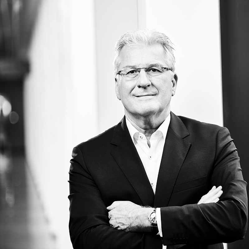 Portrait photo of TUM alumnus and mentor Heinz Höreth.