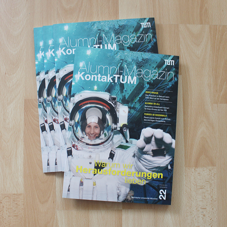 The current issue of the alumni magazine KontakTUM.