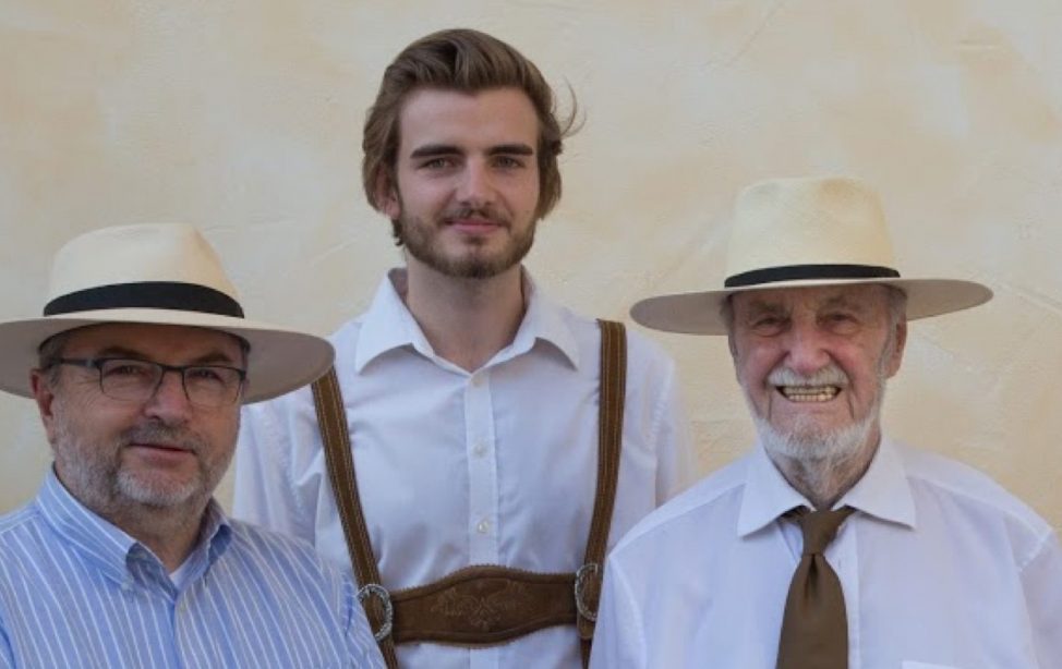 TUM Alumni Konstantin Lackner, Robert Schreiter, Josef Rampl and Michael Rieder celebrate the head of the family's 100th birthday.