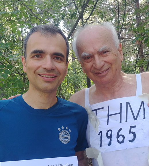 TUM Alumnus Alexandros Piatidis und sein Vater, TUM Alumnus Georgios Piatidis, beim TUM Campuslauf 2021.