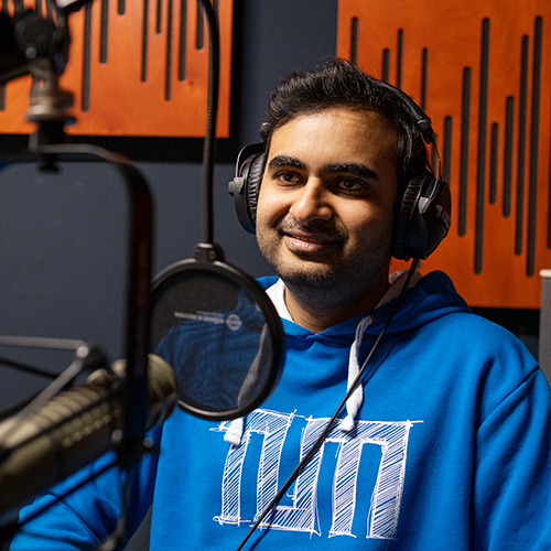 TUM Alumni Himanshu Panandikar in the podcast studio