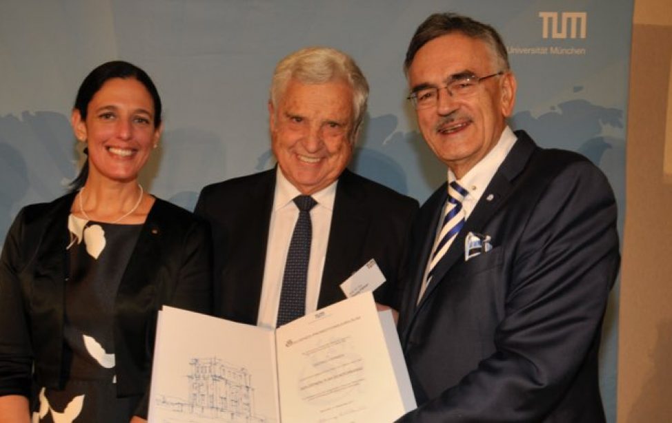 Georg Färber, President Wolfgang A. Herrmann and Vice President Ana Santos Kühn at the presentation of certificates.