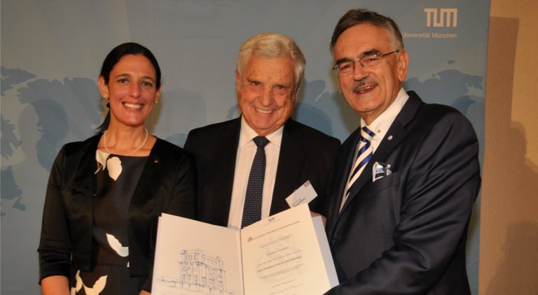 Georg Färber, President Wolfgang A. Herrmann and Vice President Ana Santos Kühn at the presentation of certificates.