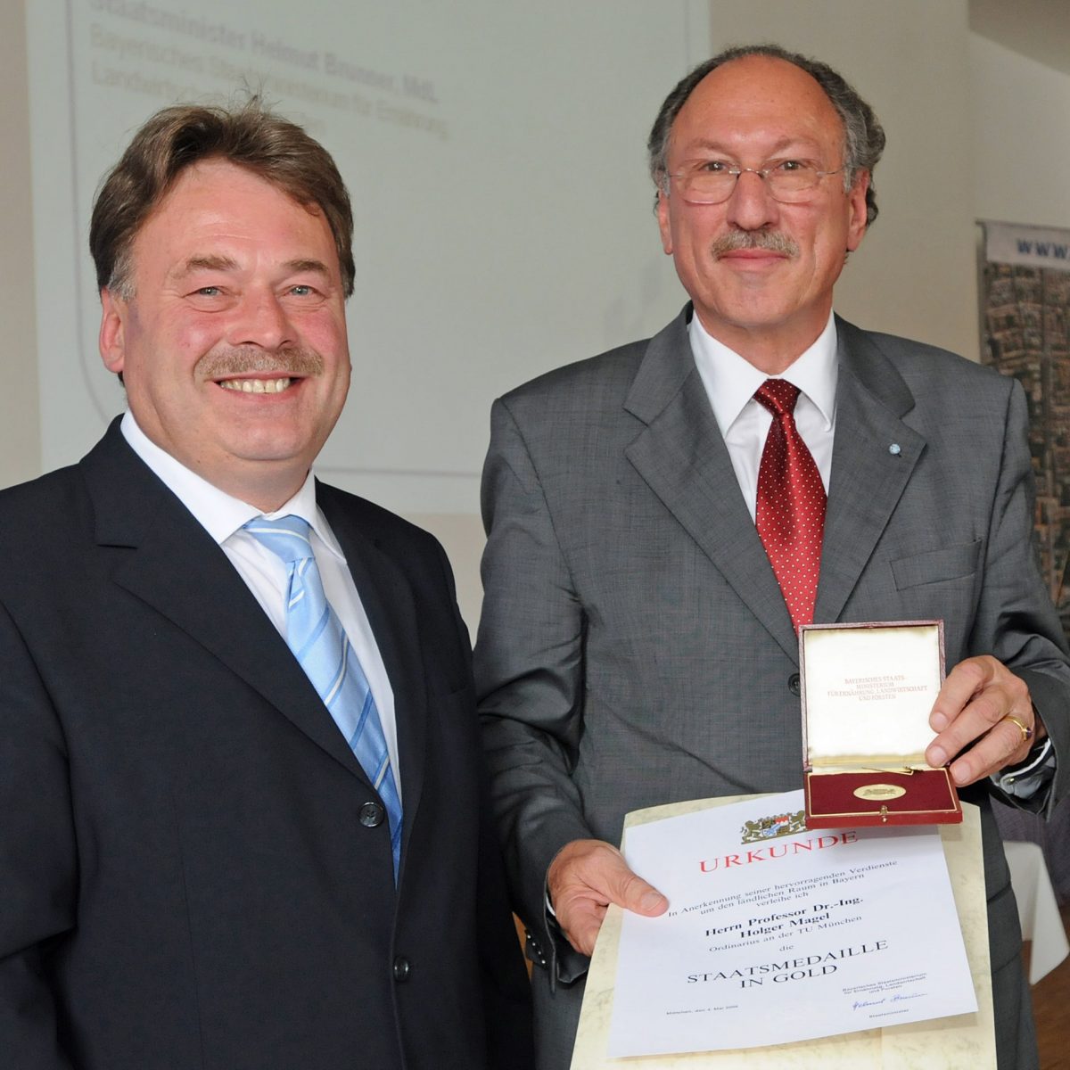 TUM Alumnus Holger Magel is honoured with the State Medal.