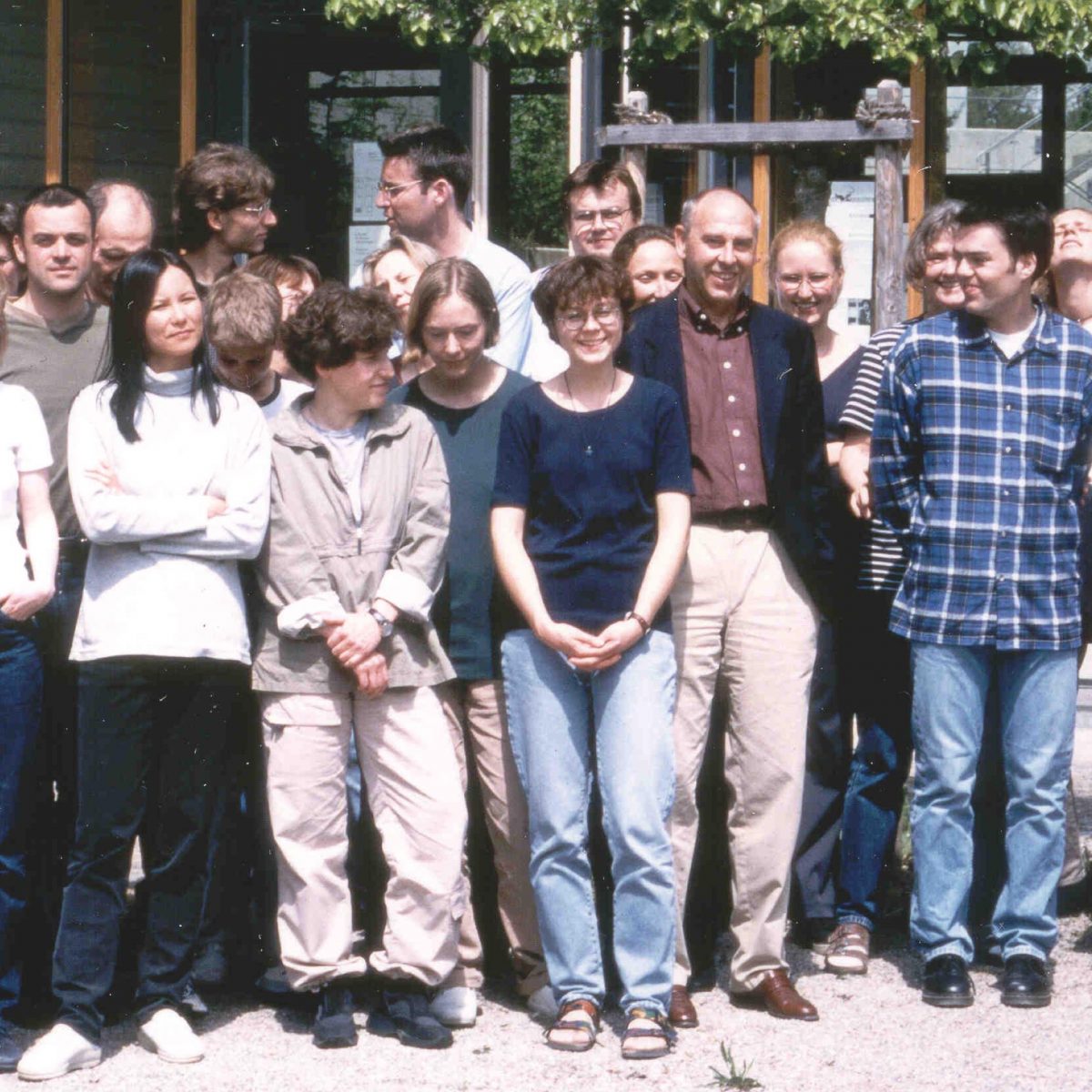 Prof. Dr. Karl-Heinz Schleifer with students.