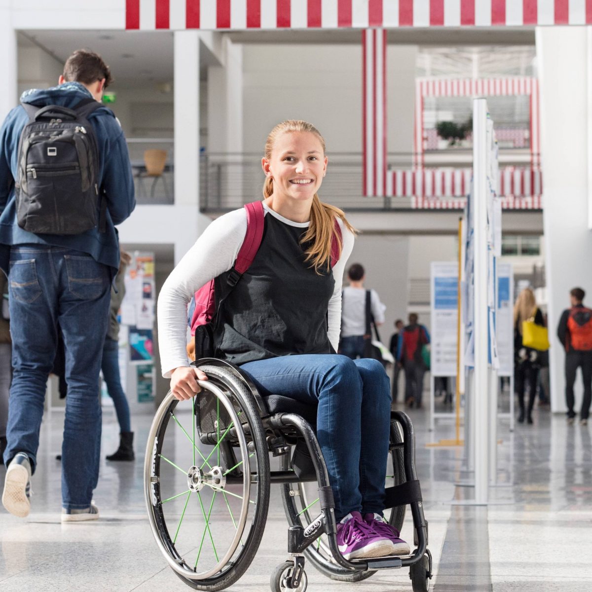 Basketball - Silbermedaillengewinnerin Laura Fuerst in der Magistrale der Fakultät Maschinenwesen