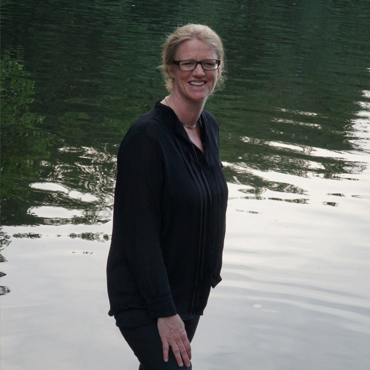 TUM Alumna Lilian Busse im Wasser.