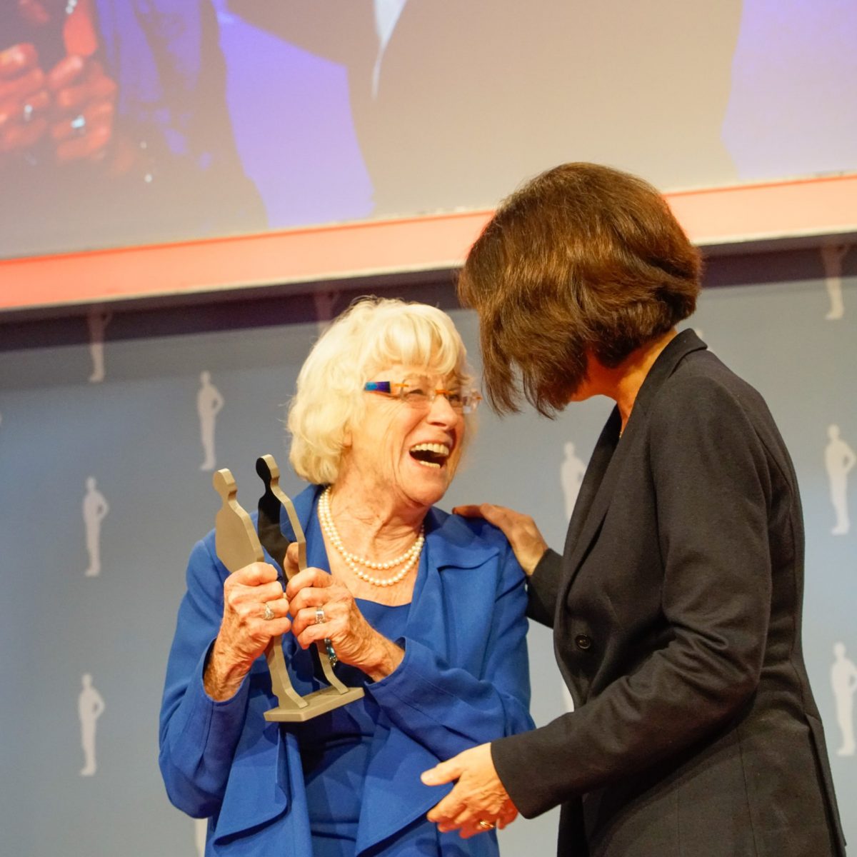 Maren Heinzerling receives the Deutscher Bürgerpreis.