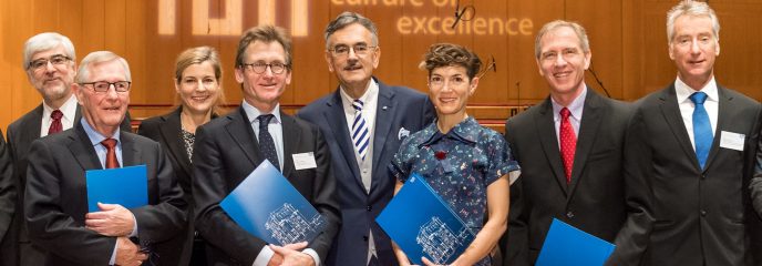 TUM president Wolfgang A. Herrmann and vice president Juliane Winkelmann with the TUM Ambassadors 2017.