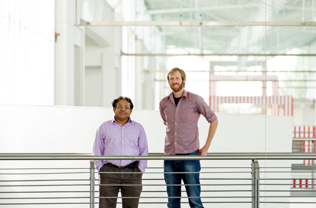 TUM Ambassador Amaresh Chakrabarti and TUM Alumnus Paul Bockelmann.