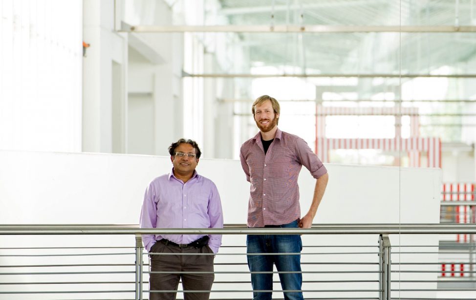 TUM Ambassador Amaresh Chakrabarti and TUM Alumnus Paul Bockelmann.