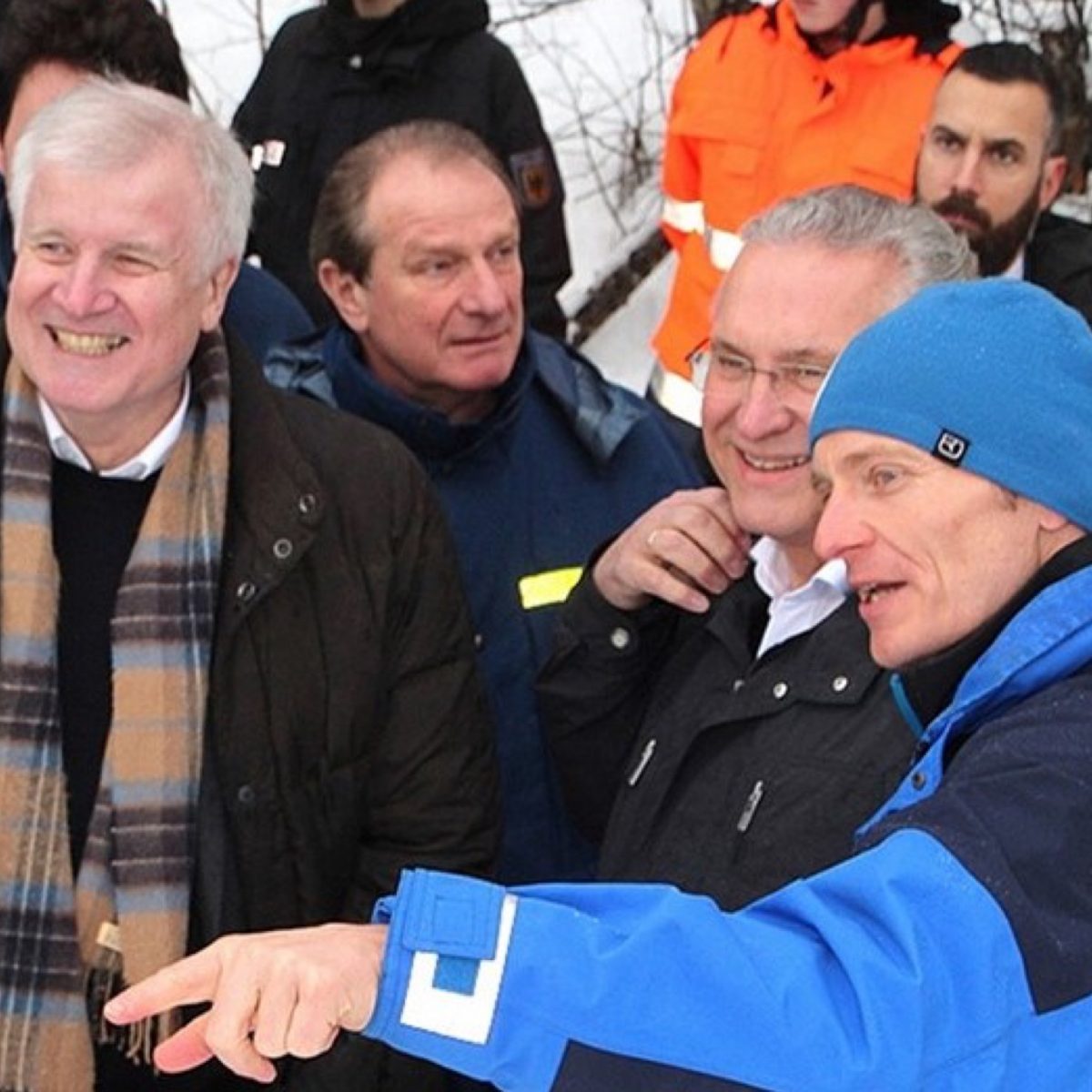TUM Alumni and First Mayor of Berchtesgaden, Franz Rasp, with the Bavarian Minister of the Interior, Joachim Hermann, and the former Bavarian Prime Minister Horst Seehofer (from right to left).