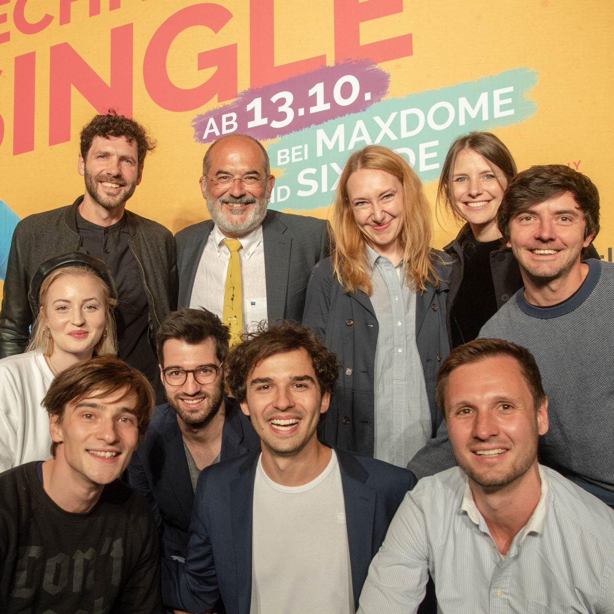 TUM Alumni Klaus Diepold with the production team of the web series 'Technically Single'.