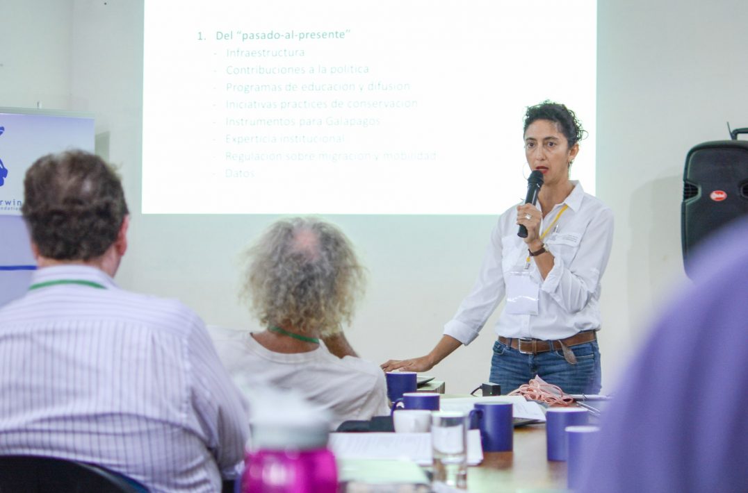 TUM Alumna María José Barragán Paladines bei einem Vortrag.