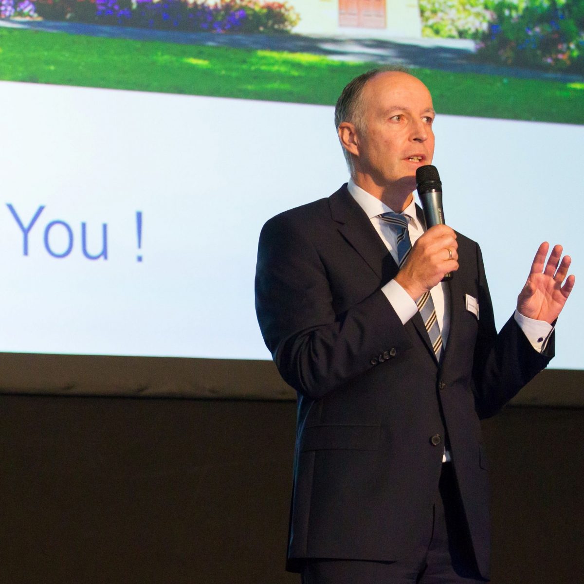 TUM Alumnus Alexander Eichberger bei seiner Abschiedsrede anlässlich seines Firmenverkaufs im Jahr 2014.