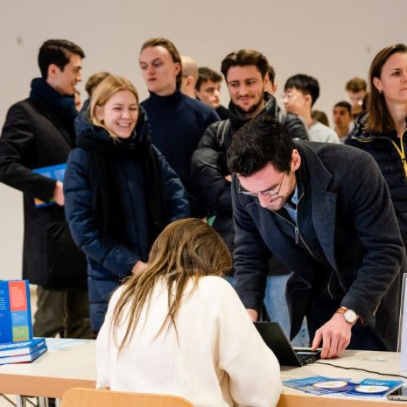 Application photo campaign at the TUM Campus Munich on Career Day in January 2023