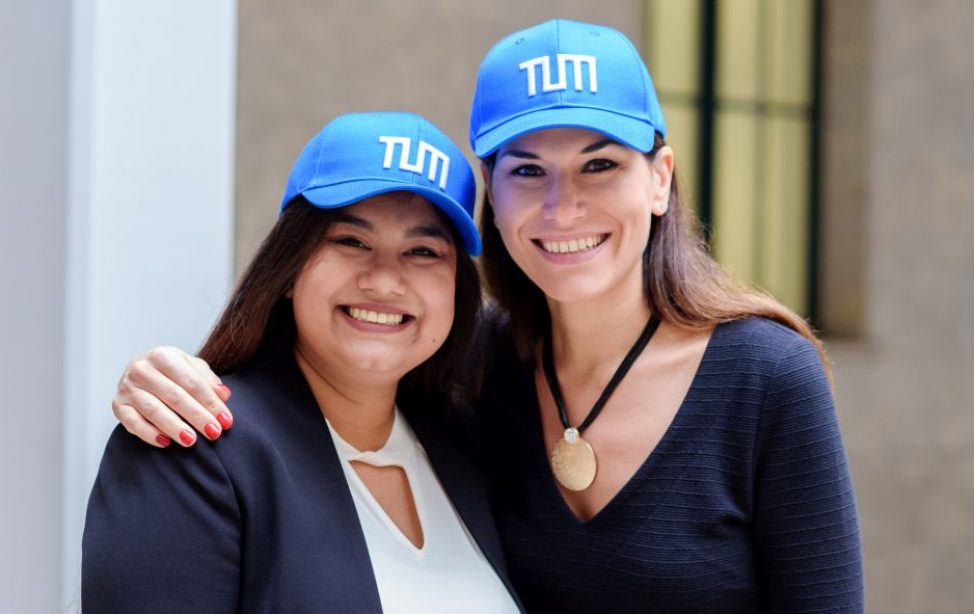 TUM Alumna und Mentorin Tsvetana Marinova und TUM Alumna und Mentee Samiddha Mukherjee (v.r.n.l.).