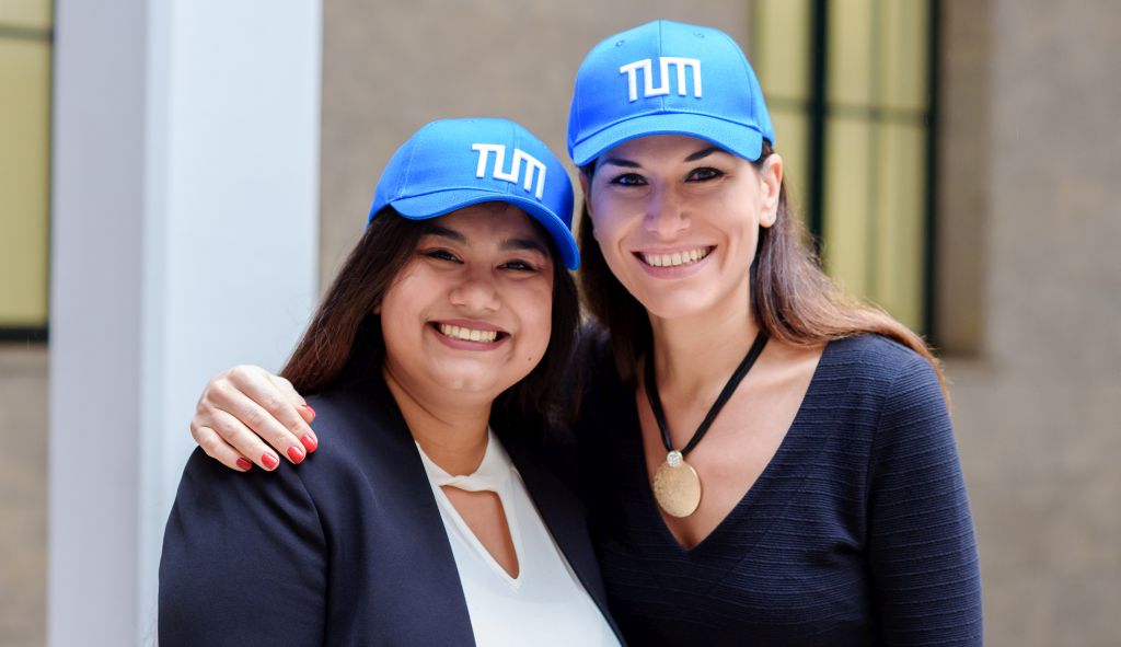TUM Alumna und Mentorin Tsvetana Marinova und TUM Alumna und Mentee Samiddha Mukherjee (v.r.n.l.).