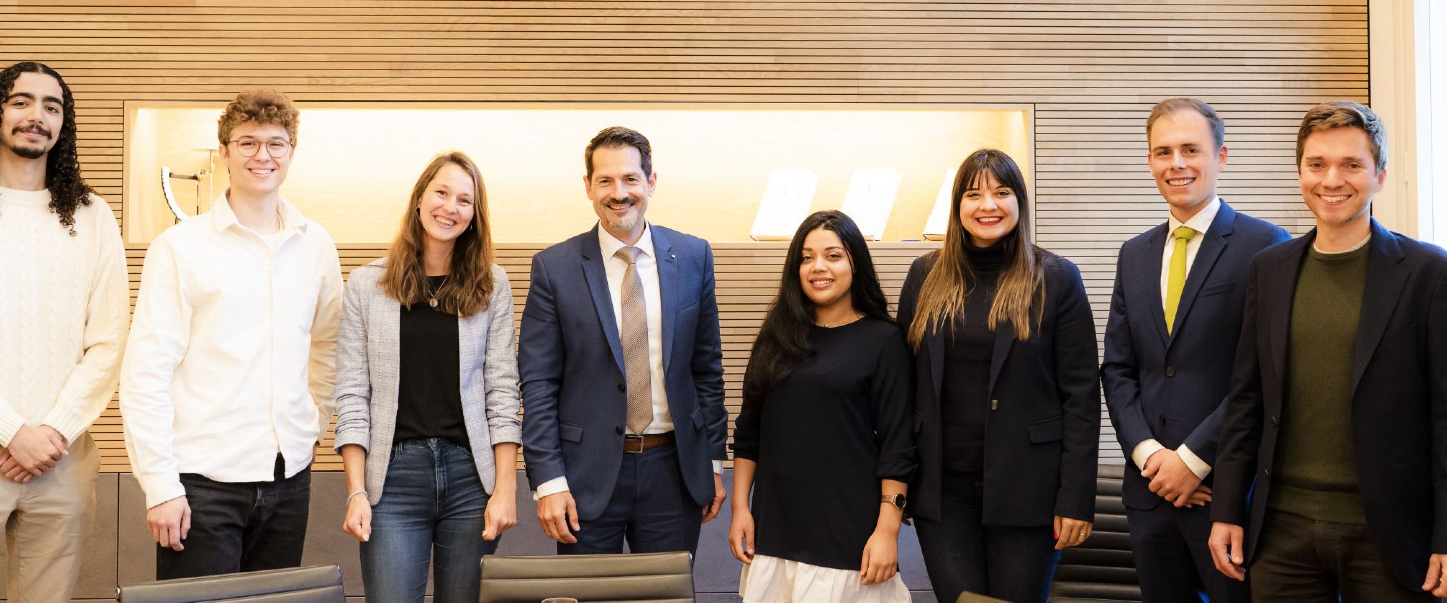 The participants of the round table discussion: Zied Jaber, Julius Wenzler, Veronica Becker, Prof. Dr. Thomas F. Hofmann, Roeya Khlifi, Dr. Tina Ruseva, Christoph Starnecker, Christoph Dietrich