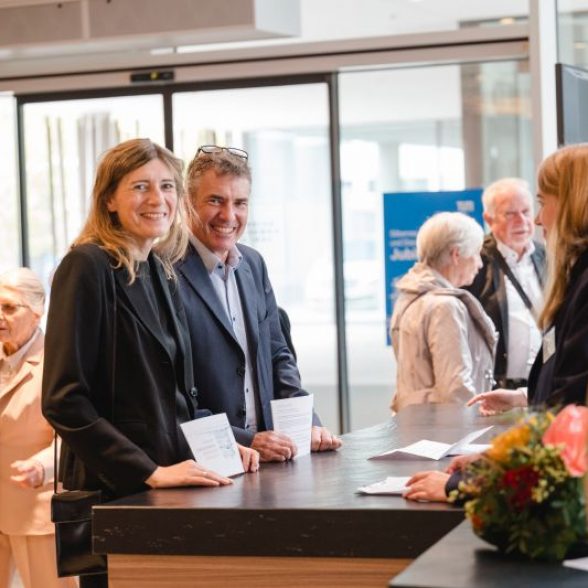 Glückliche Gesichter beim Ankommen bei den Silbernen, Goldenen und Diamantenen Jubiläumsfeiern 2023. 