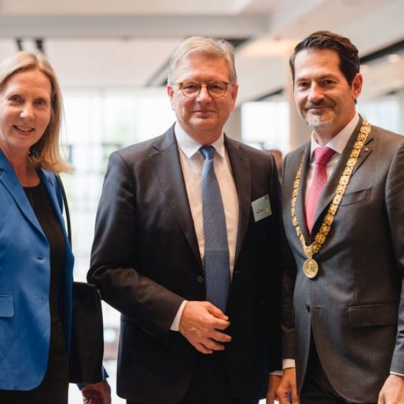 TUM Präsident Thomas Hofmann mit Dr. Martin Siess, der im Juli 2021 wurde als neuer Ärztlicher Direktor an das Klinikum Rechts der Isar berufen wurde.