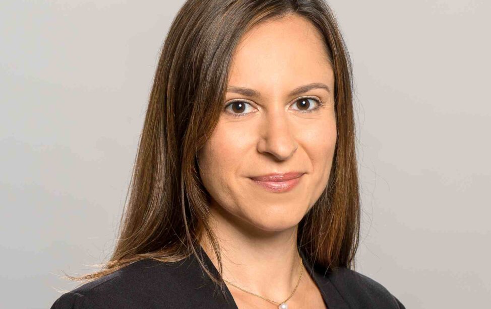 TUM Alumna Carina Baer de Oliveira Mann