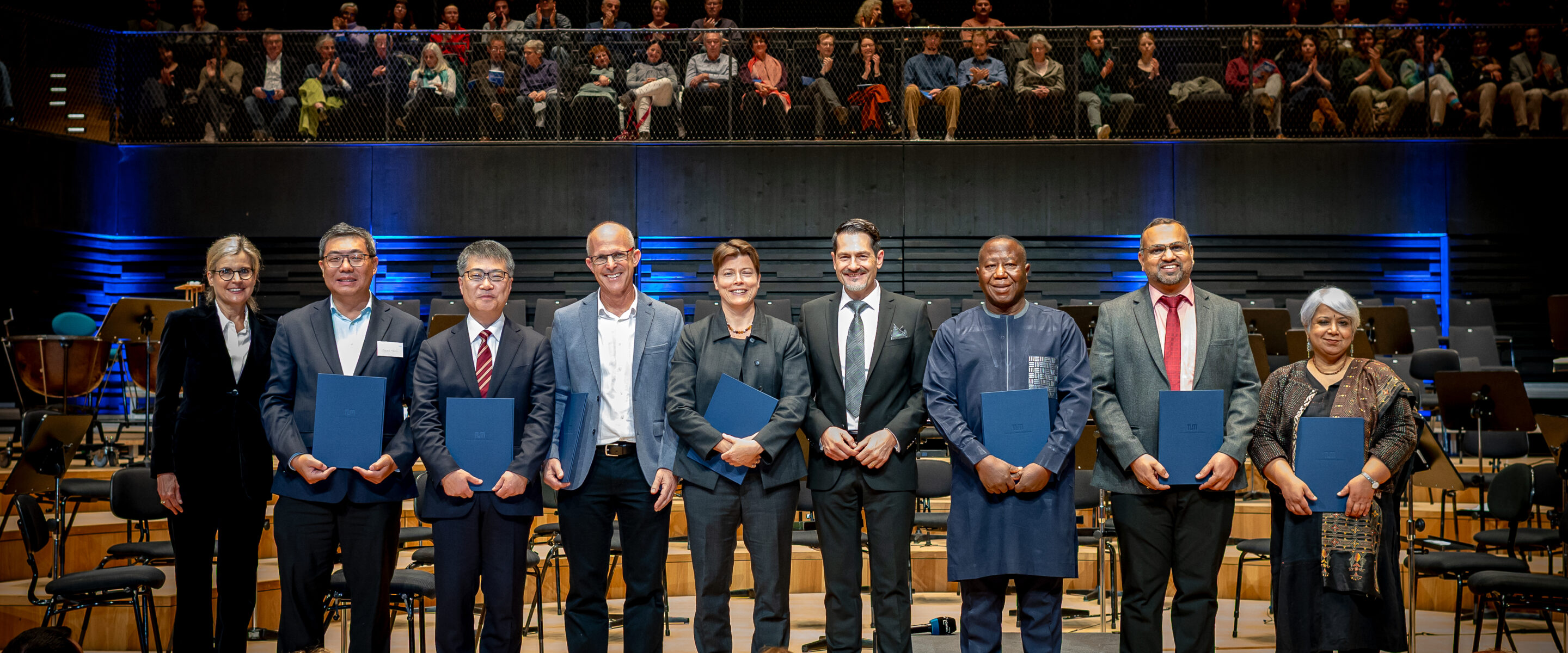 TUM Ambassadors Ehrung während des Vivat TUM Konzerts in der Isarphilharmonie